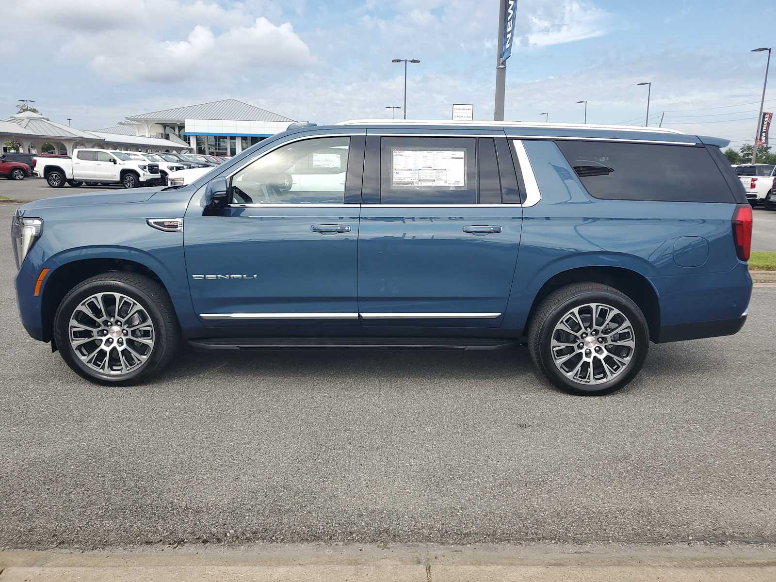 2025 Gmc Yukon XL Denali photo 2