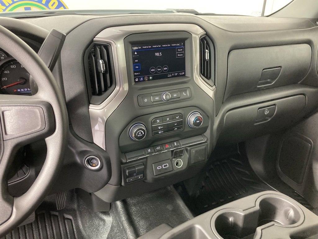 2025 Chevrolet Silverado 3500HD photo 2