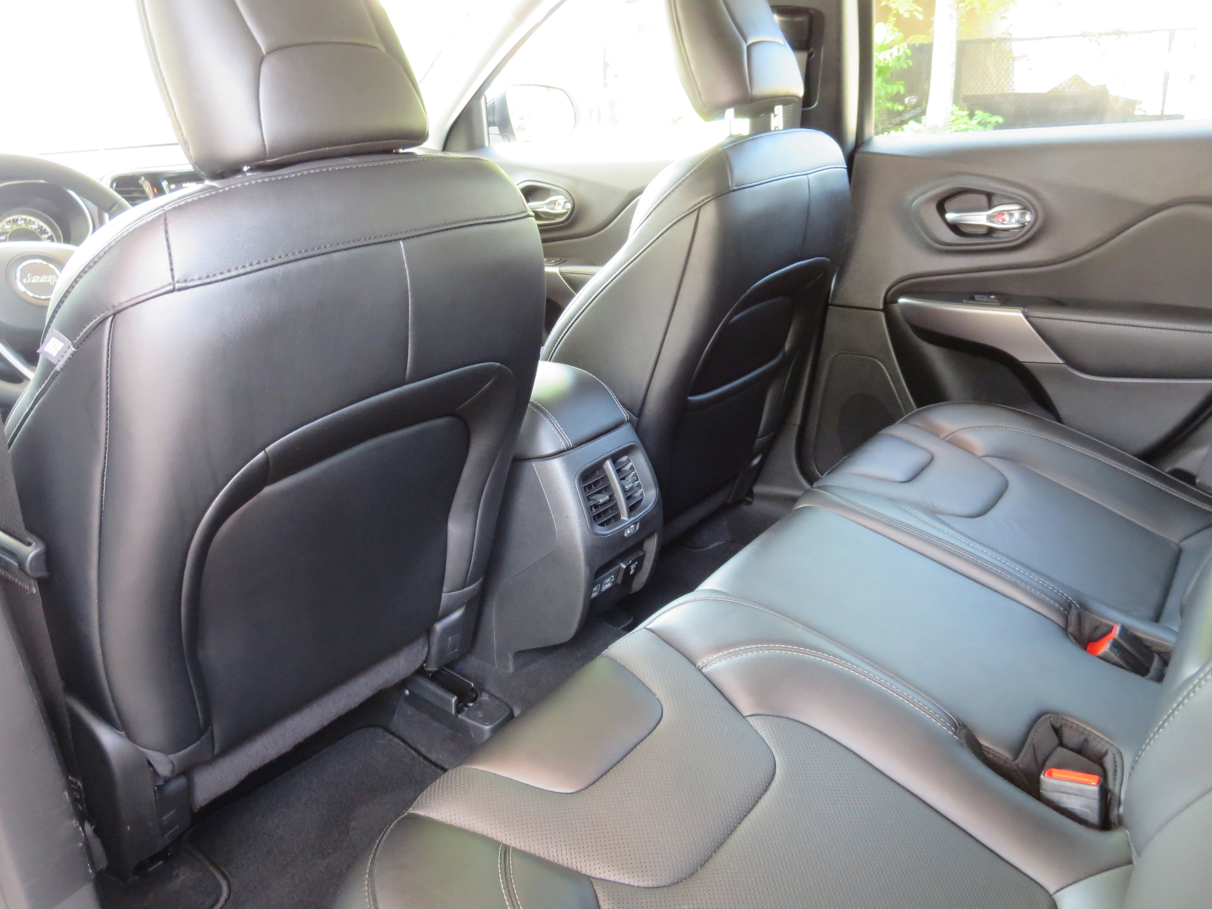 2022 Jeep Cherokee Limited photo 2