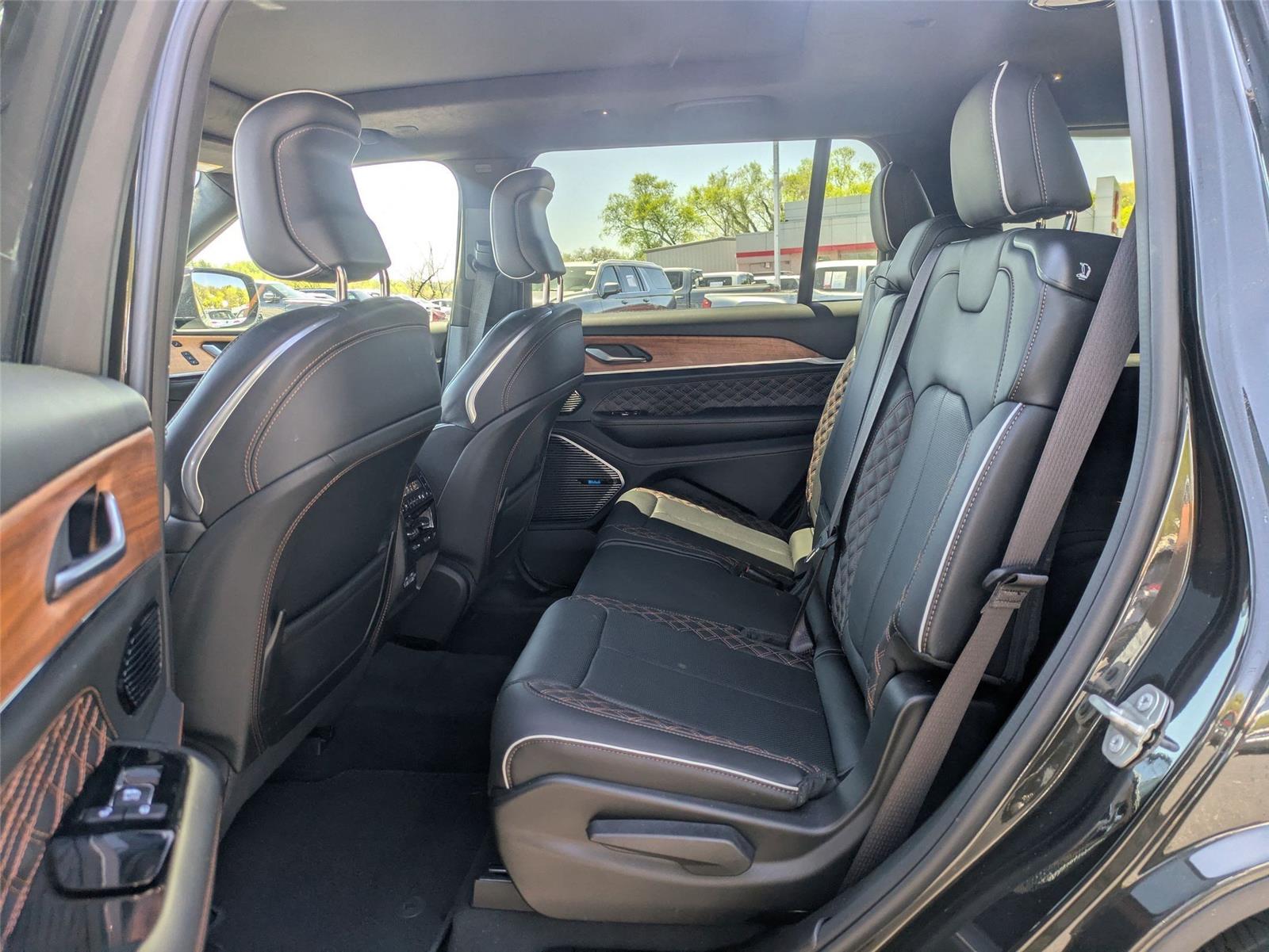 2023 Jeep Grand Cherokee L Summit Reserve photo 23
