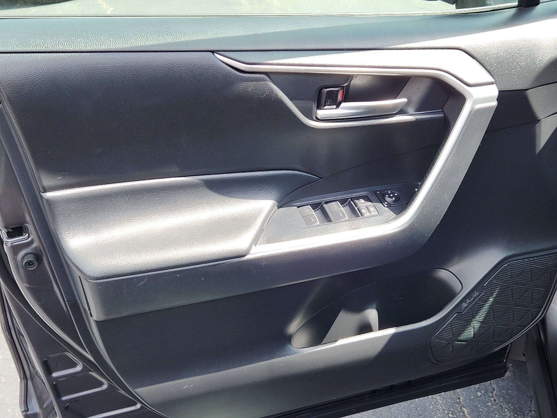 2023 Toyota RAV4 XLE photo 9