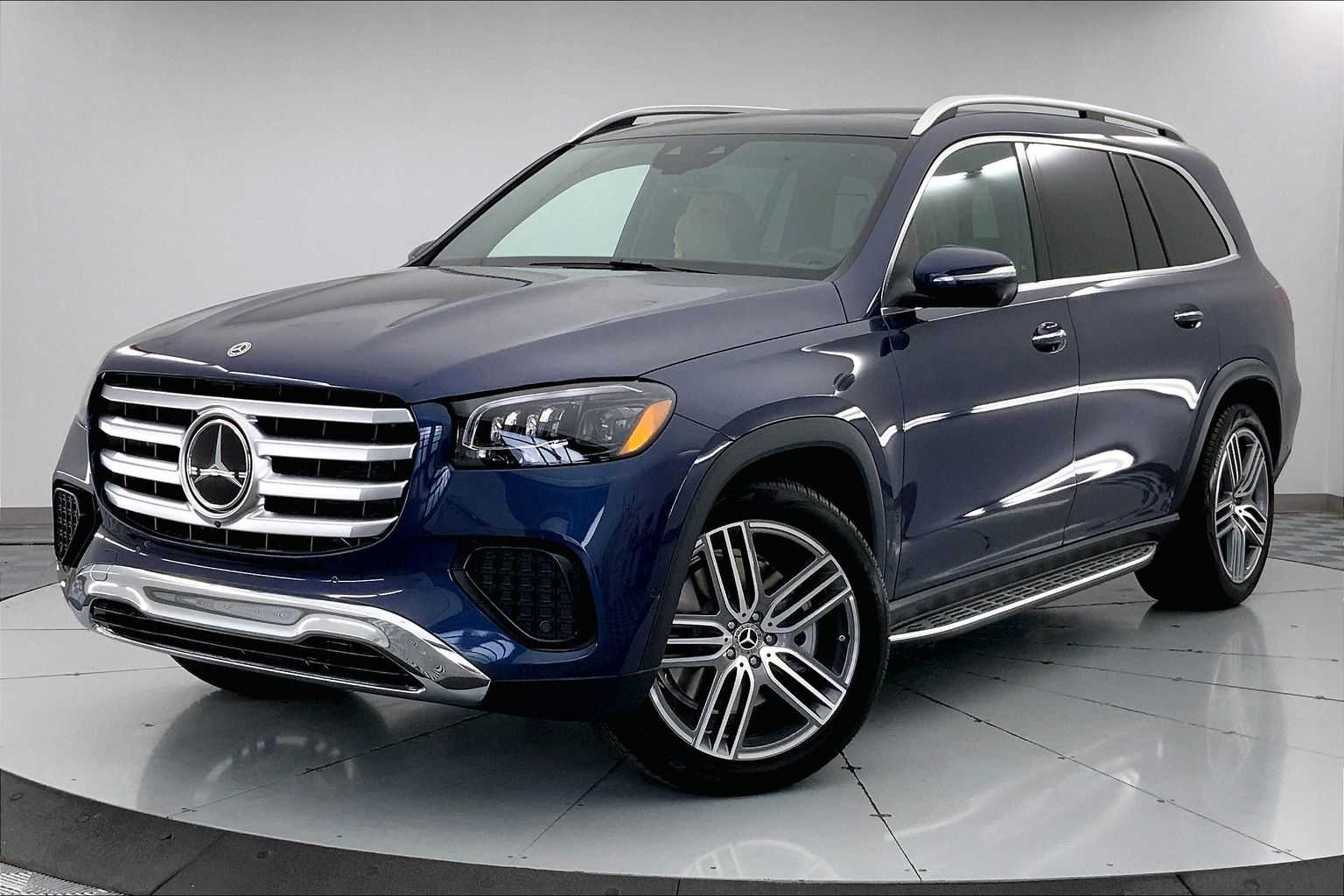 2026 Mercedes-Benz GLS Base's photo