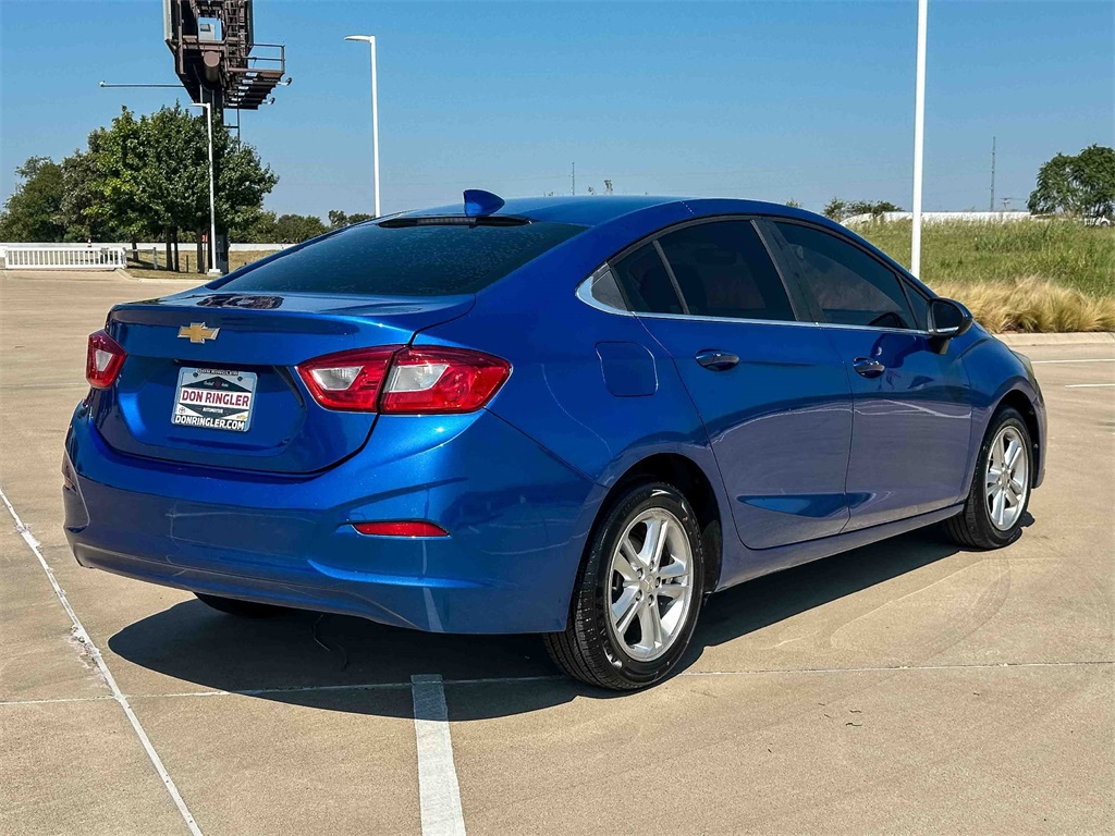 2017 Chevrolet Cruze LT photo 3
