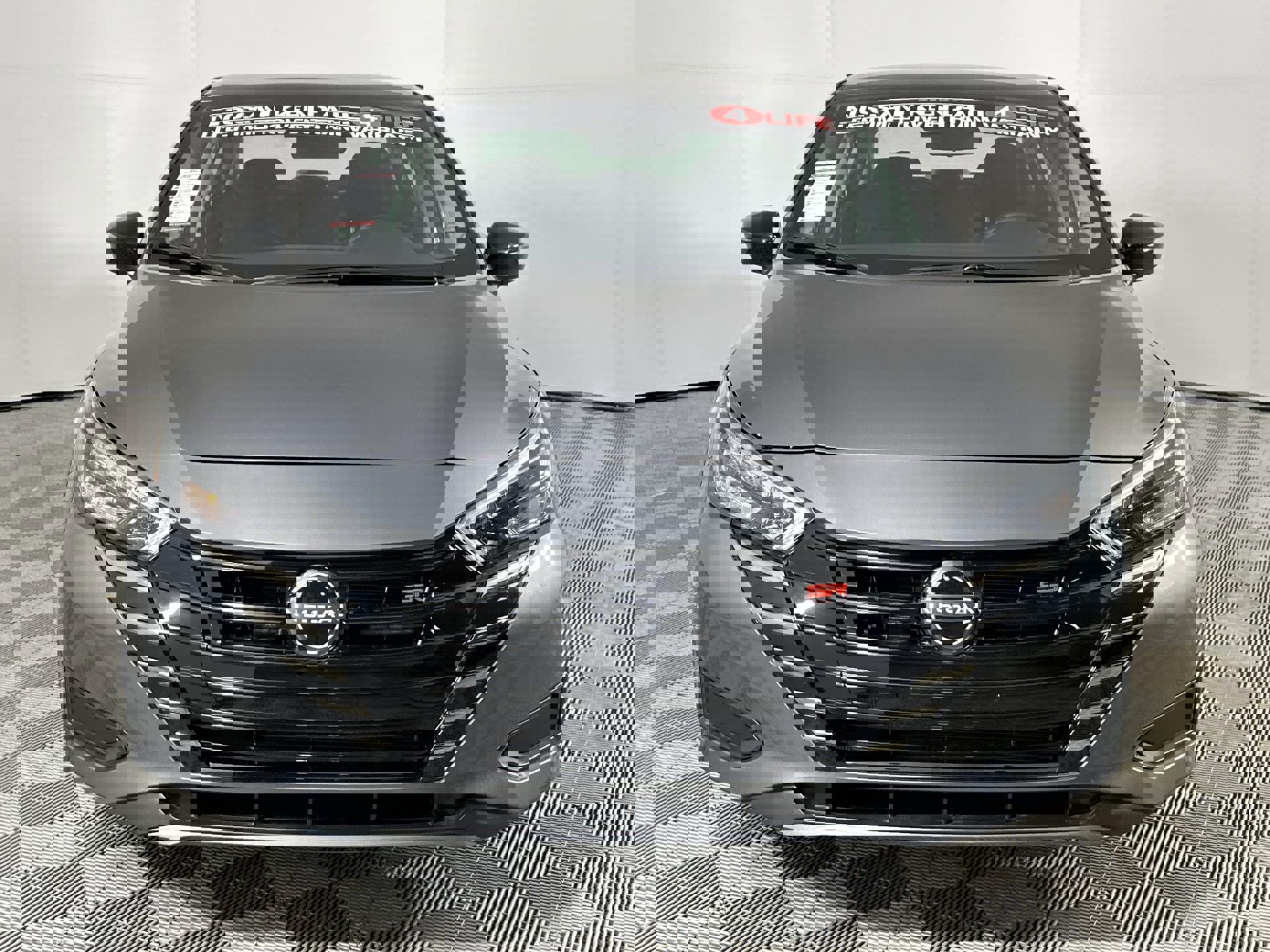 2025 Nissan Versa SR photo 3