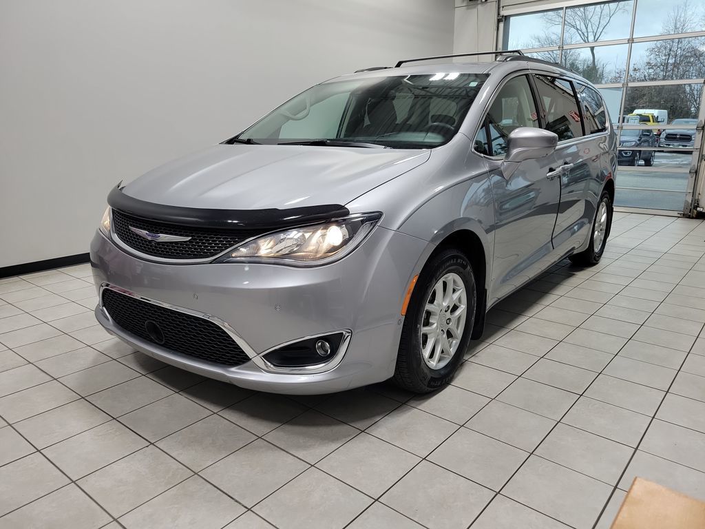 2020 Chrysler Pacifica Touring photo 2