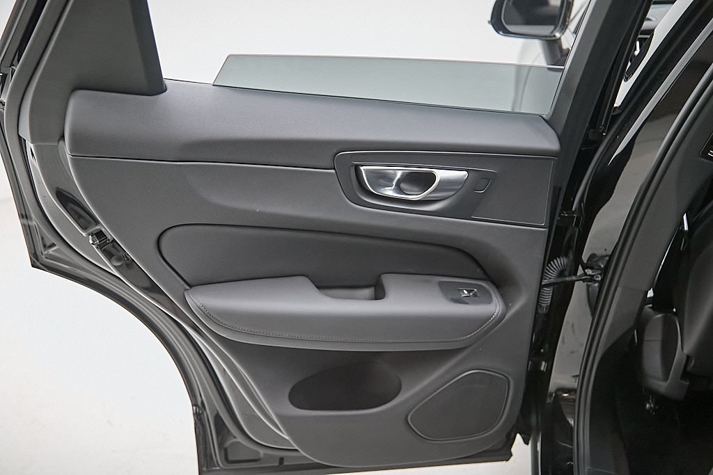 2026 VOLVO XC60 - Image 19