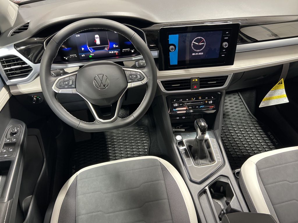 2025 Volkswagen Taos SE photo 12