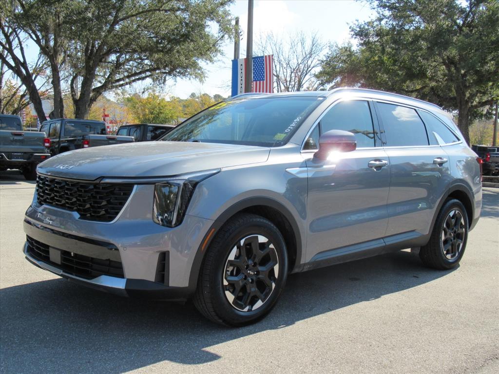 2025 Kia Sorento S photo 2