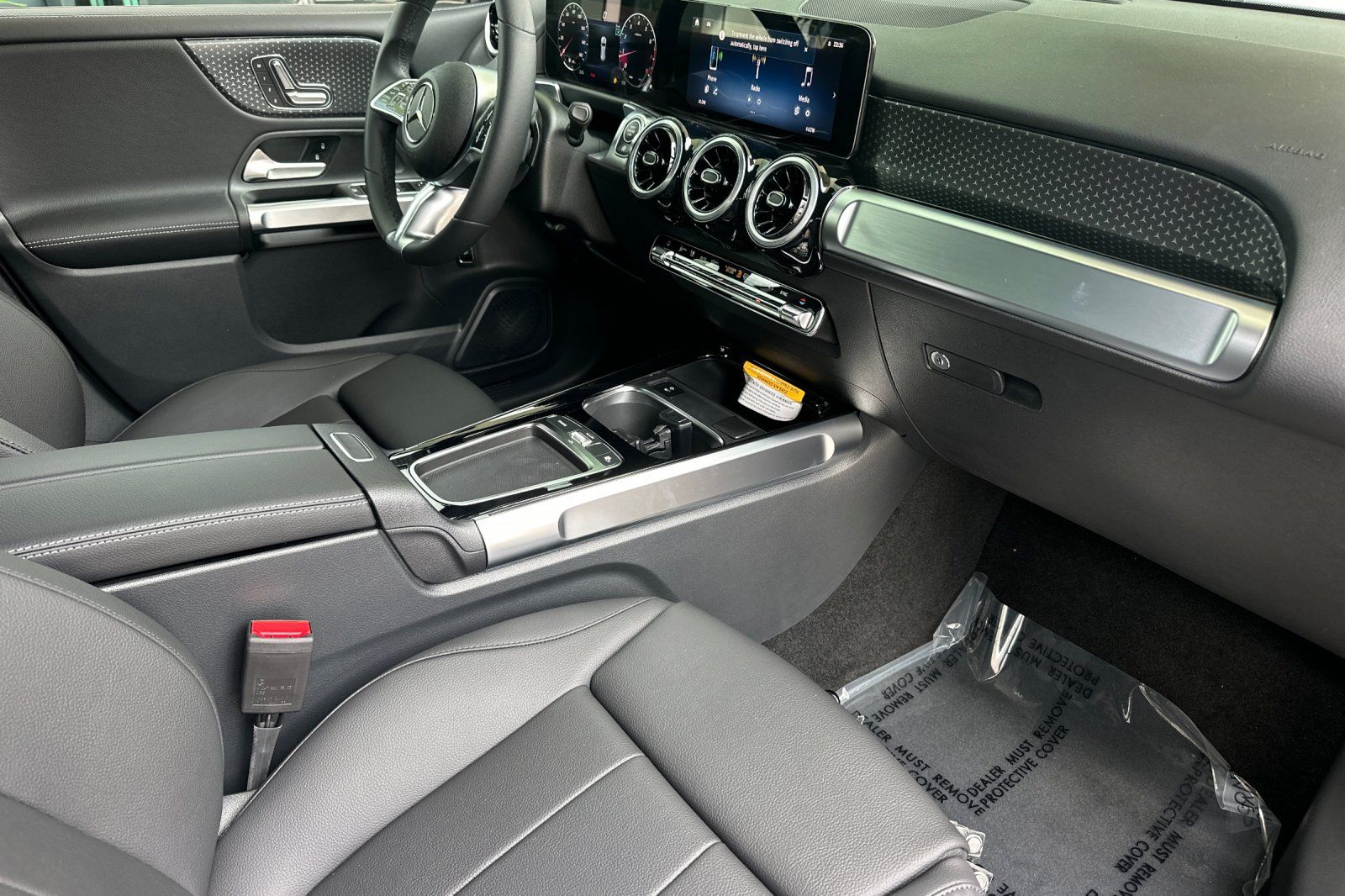 2025 Mercedes Benz GLB 250 photo 12