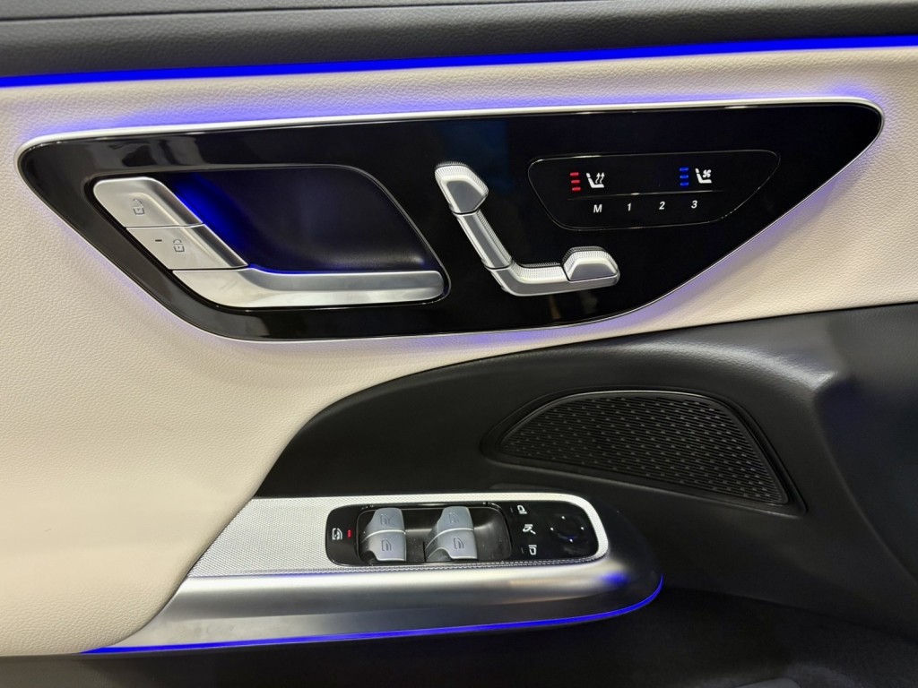 2025 Mercedes Benz E 350 photo 4
