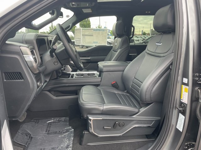 2025 Ford F-350 Platinum photo 2