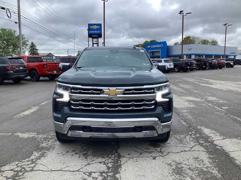 2025 Chevrolet Silverado 1500 LTZ photo 2