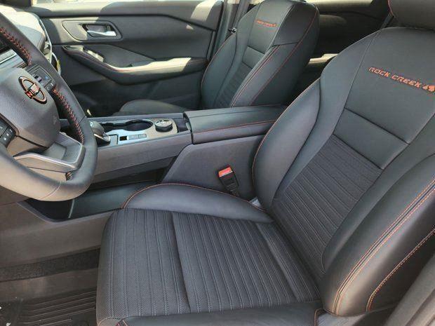 2025 Nissan Rogue SV photo 10