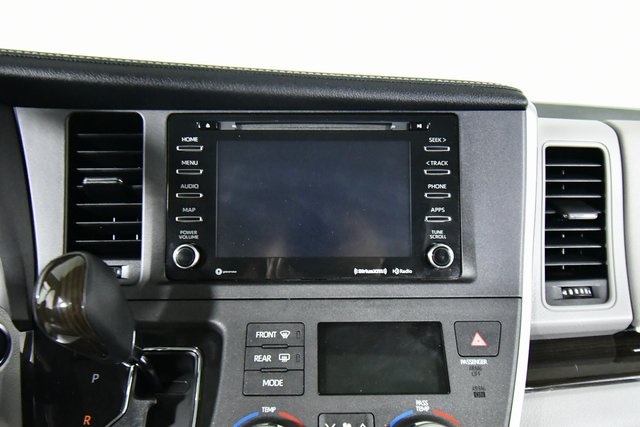 2020 Toyota Sienna XLE Premium photo 3