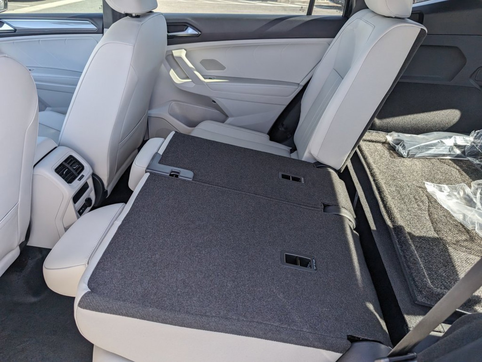 New 2024 Deep Black Pearl Effect Volkswagen 2.0T SE R-Line Black image 21