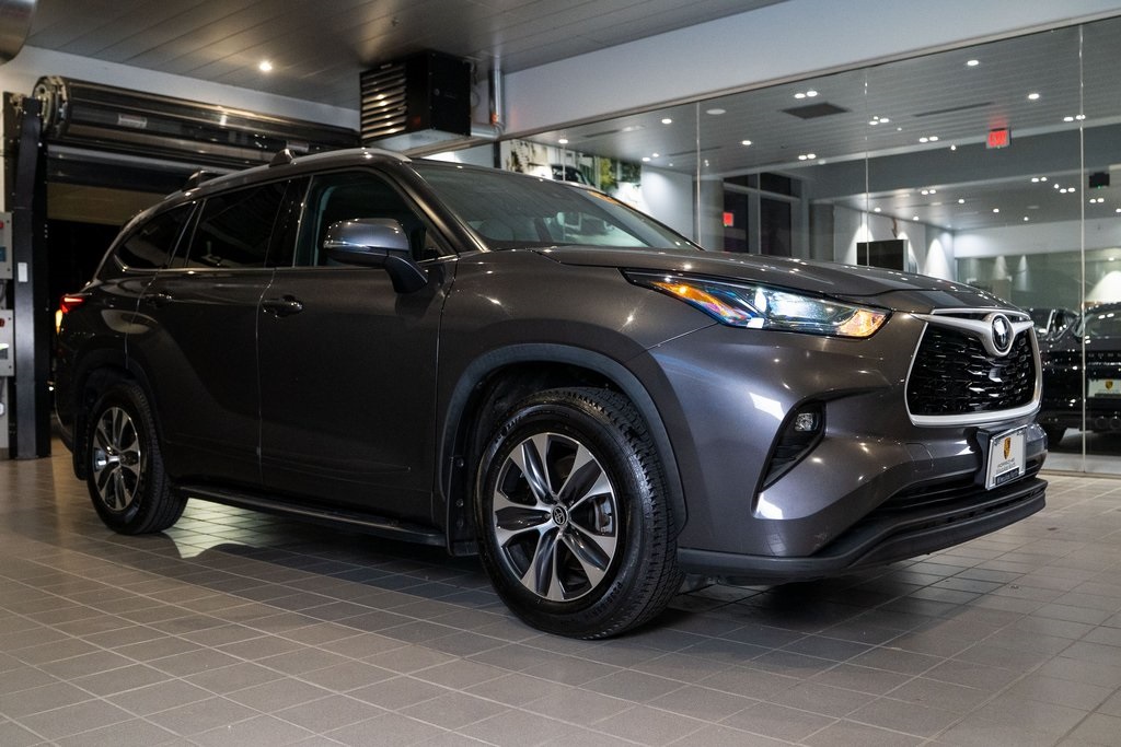 2022 Toyota Highlander XLE's photo