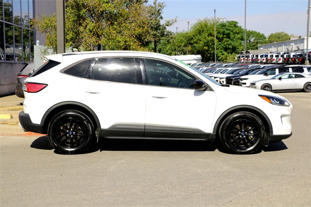 2020 Ford Escape SE Sport Hybrid photo 3