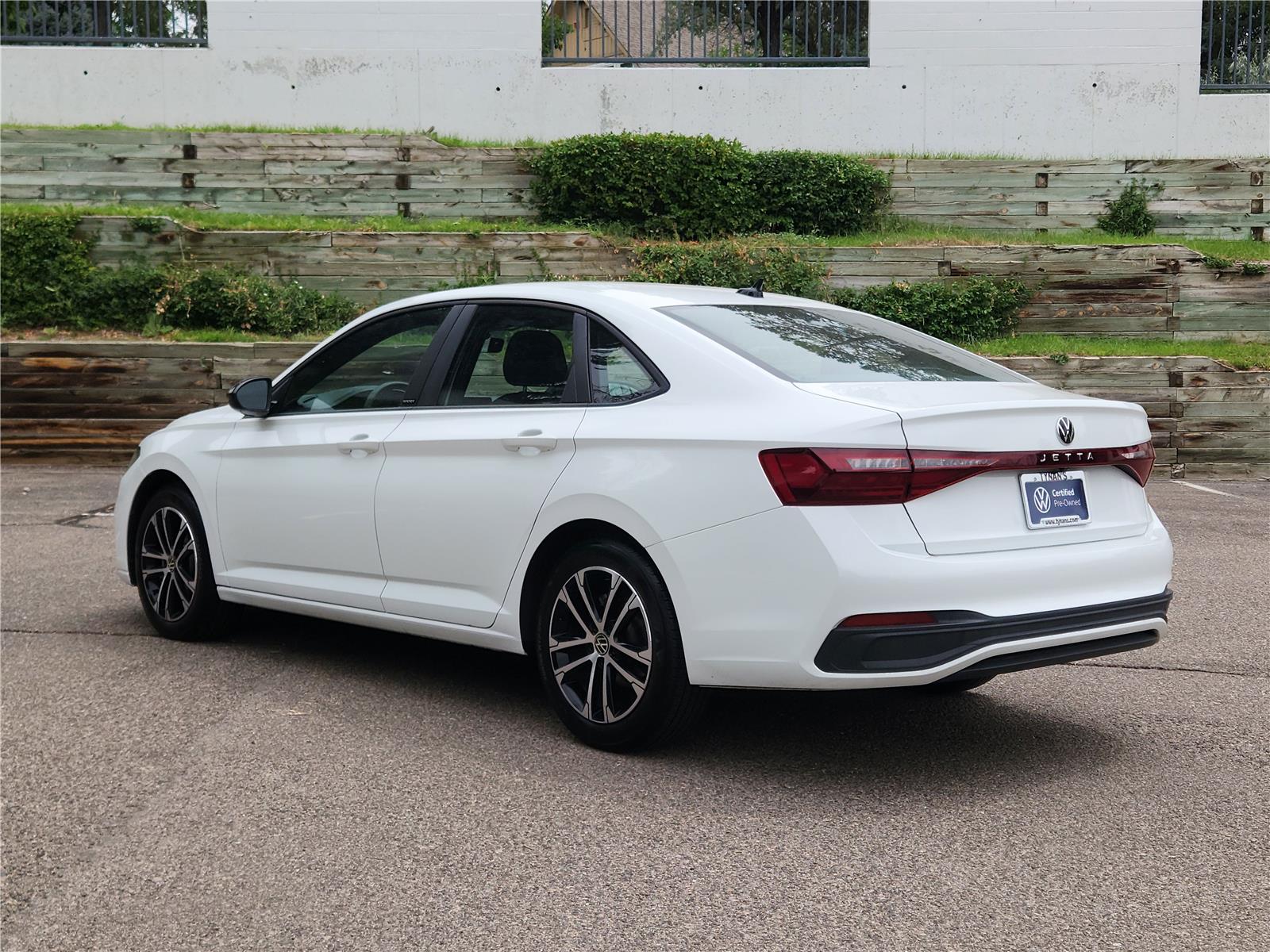 2025 Volkswagen Jetta Sport photo 4