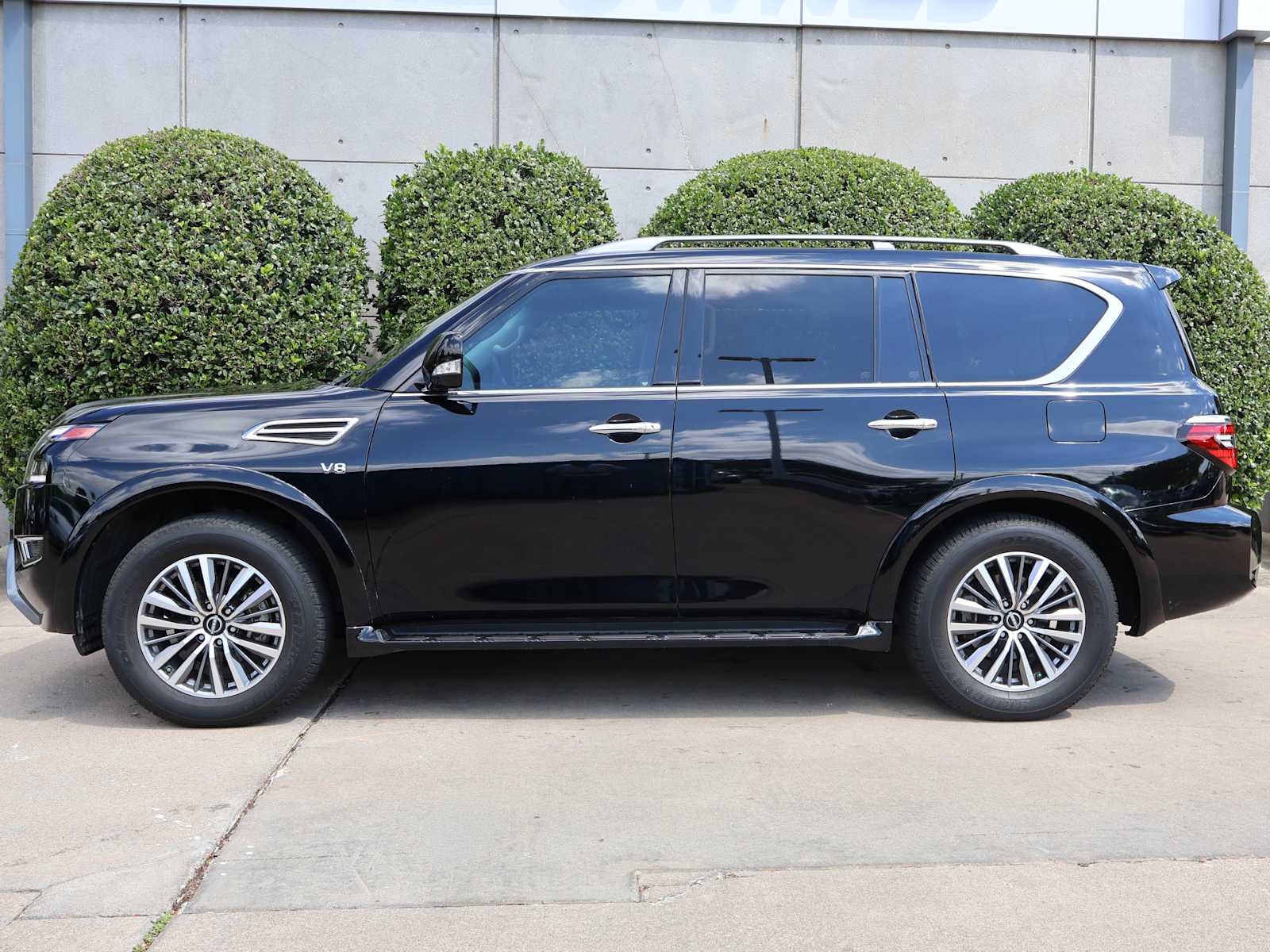 2022 Nissan Armada SV photo 3