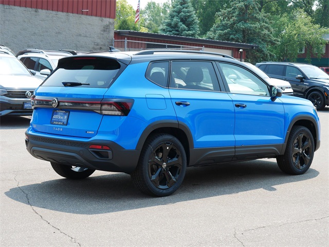 2025 Volkswagen Taos SE photo 2