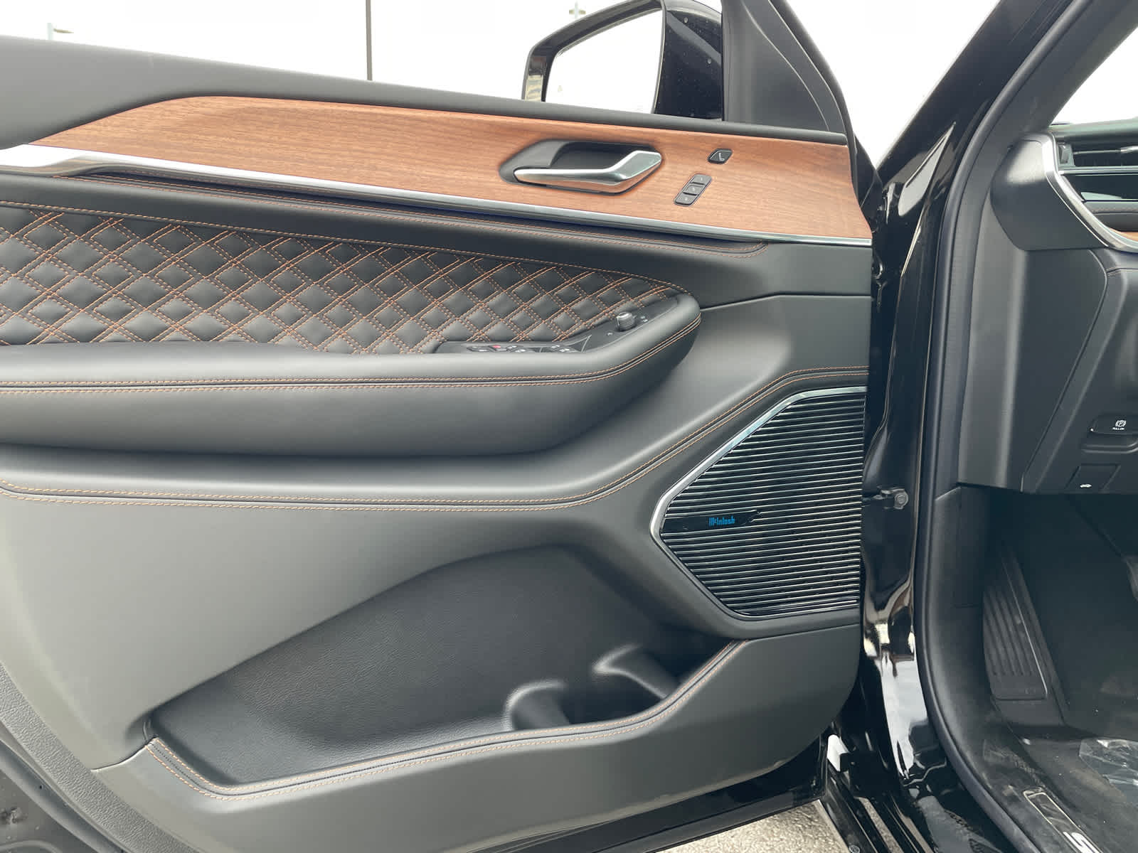 2025 Jeep Grand Cherokee Summit Reserve photo 18