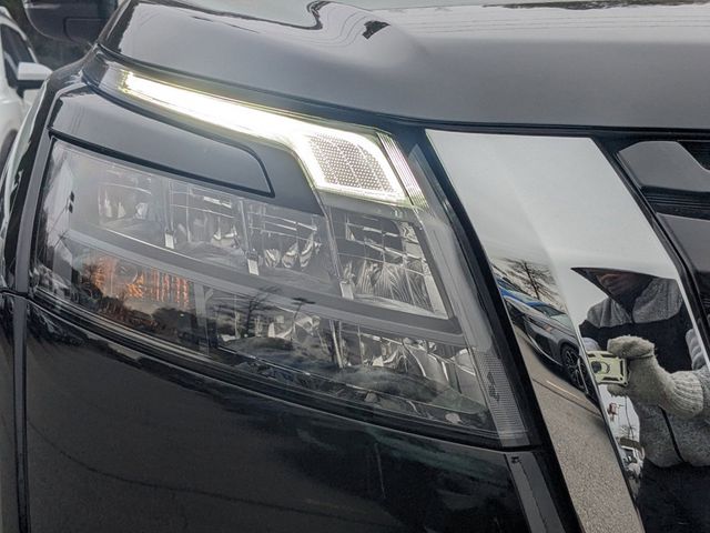 2025 Nissan Pathfinder SV photo 9