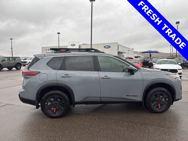 2025 Nissan Rogue SV photo 3