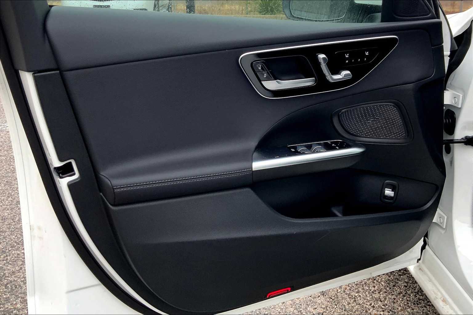 2025 Mercedes Benz C 300 photo 13