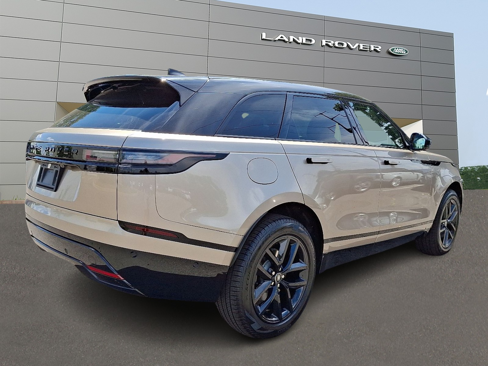 2026 Land Rover Range Rover Velar P250 Dynamic SE photo 2