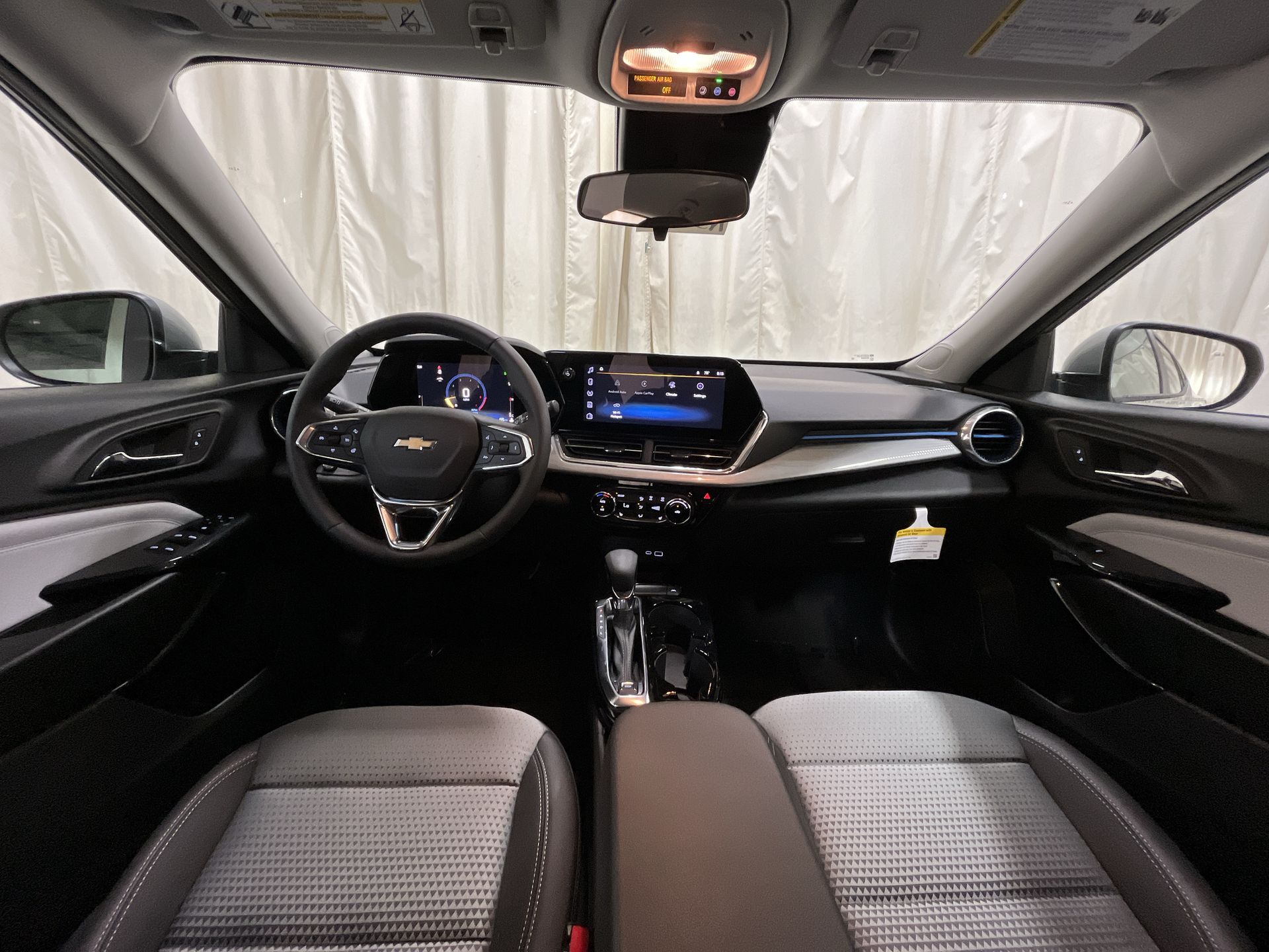 2025 Chevrolet Trax LT photo 11