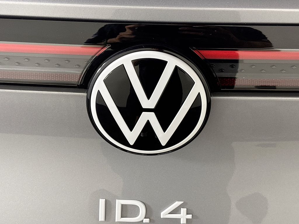 2023 Volkswagen ID.4 Standard photo 18