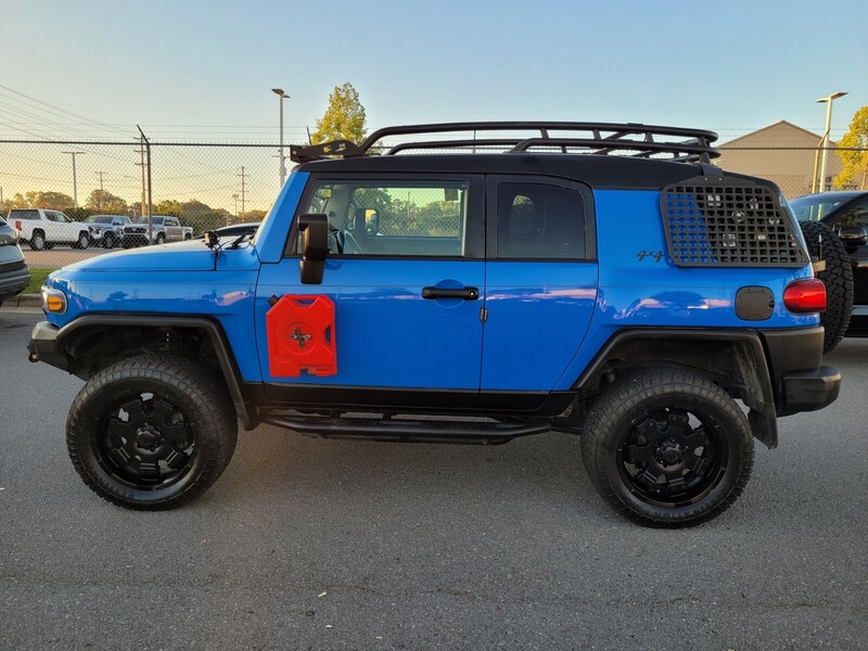 2007 Toyota FJ Cruiser Base photo 2