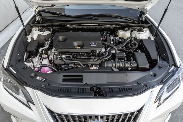 2025 Lexus ES 300h photo 9