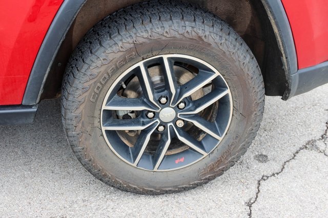 Used 2018 Red Jeep Trailhawk image 7