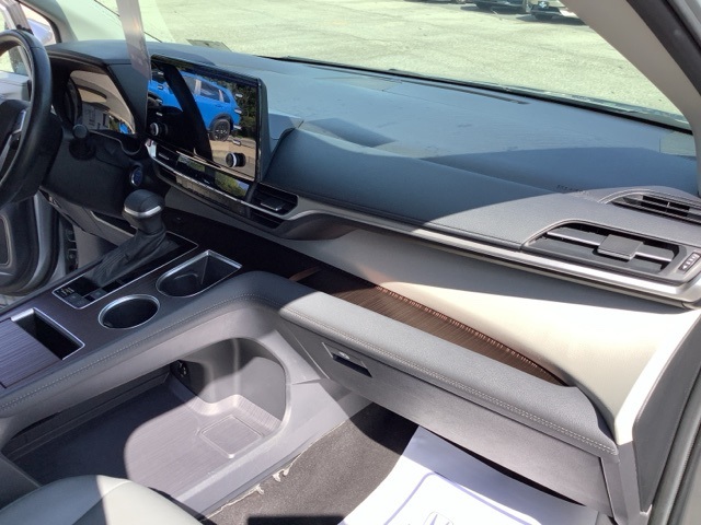 2024 Toyota Sienna XLE photo 19