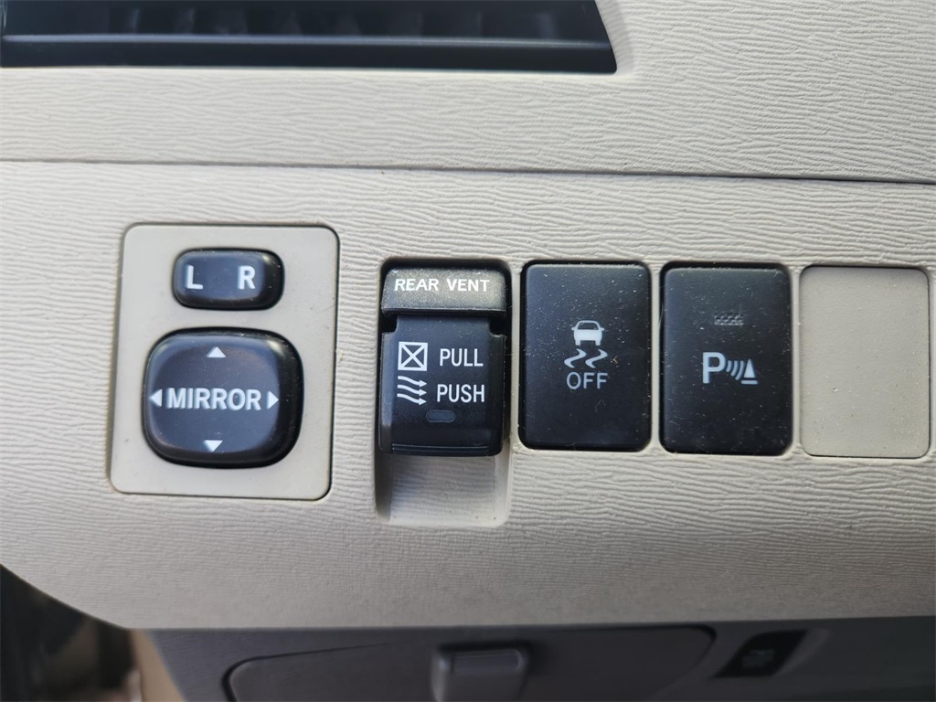 2014 Toyota Sienna XLE photo 16