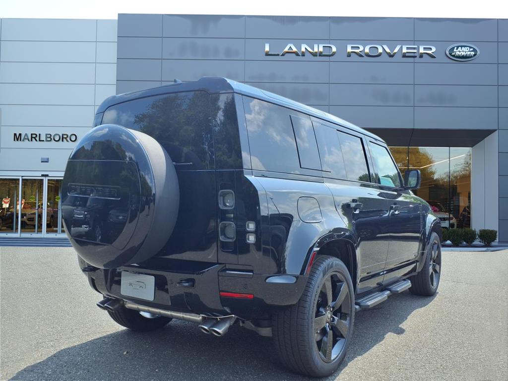 2025 Land Rover Defender 110 V8 photo 2