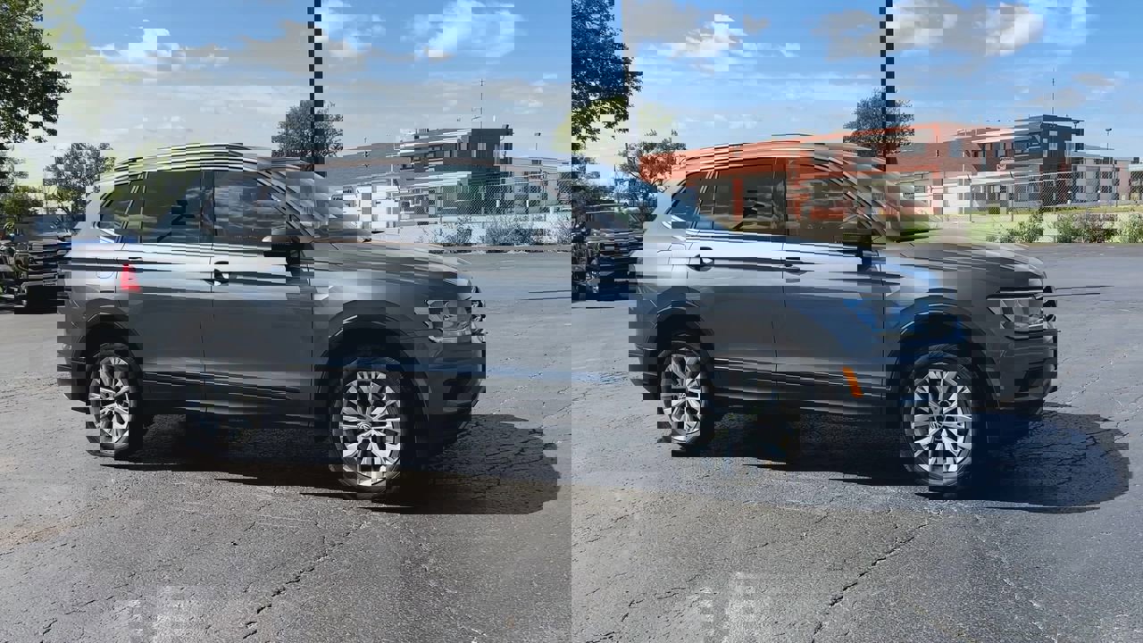 2019 Volkswagen Tiguan S photo 2
