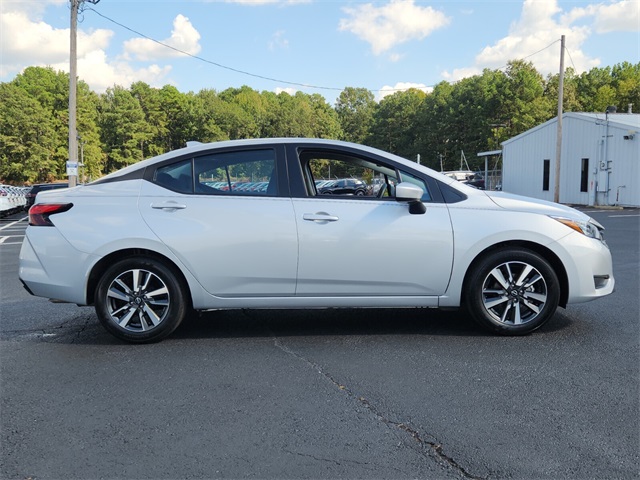 2025 Nissan Versa 1.6 SV photo 2