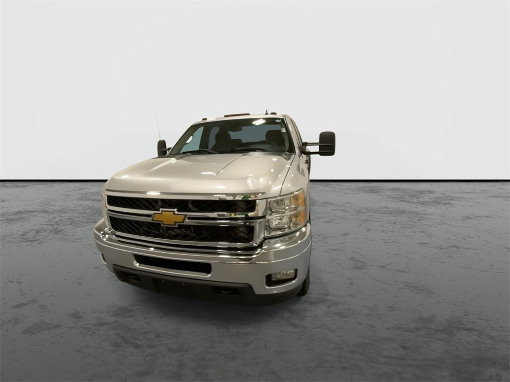 2013 Chevrolet Silverado 2500HD LT photo 3