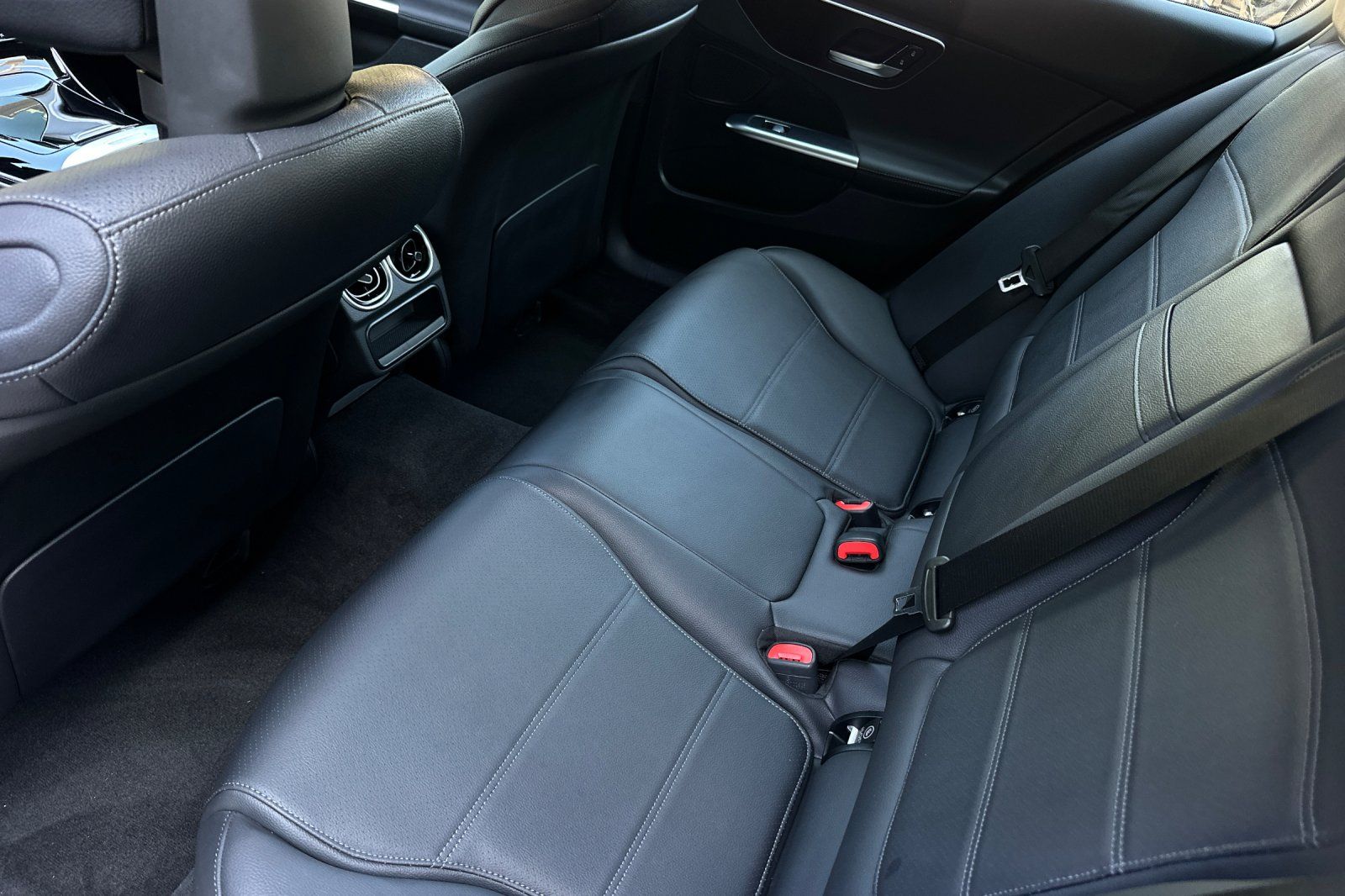 2025 Mercedes Benz C 300 photo 9