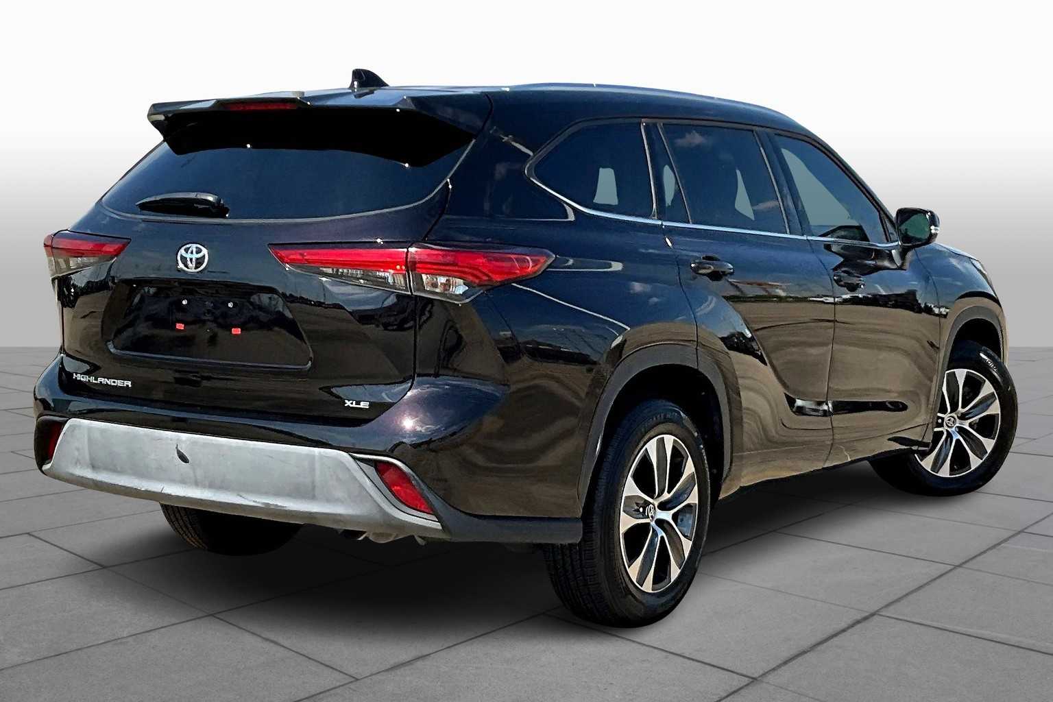 2021 Toyota Highlander XLE photo 11