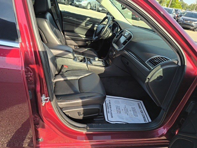 2016 Chrysler 300 Limited photo 19