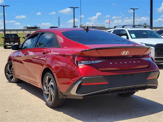 2025 Hyundai Elantra SEL Sport photo 3