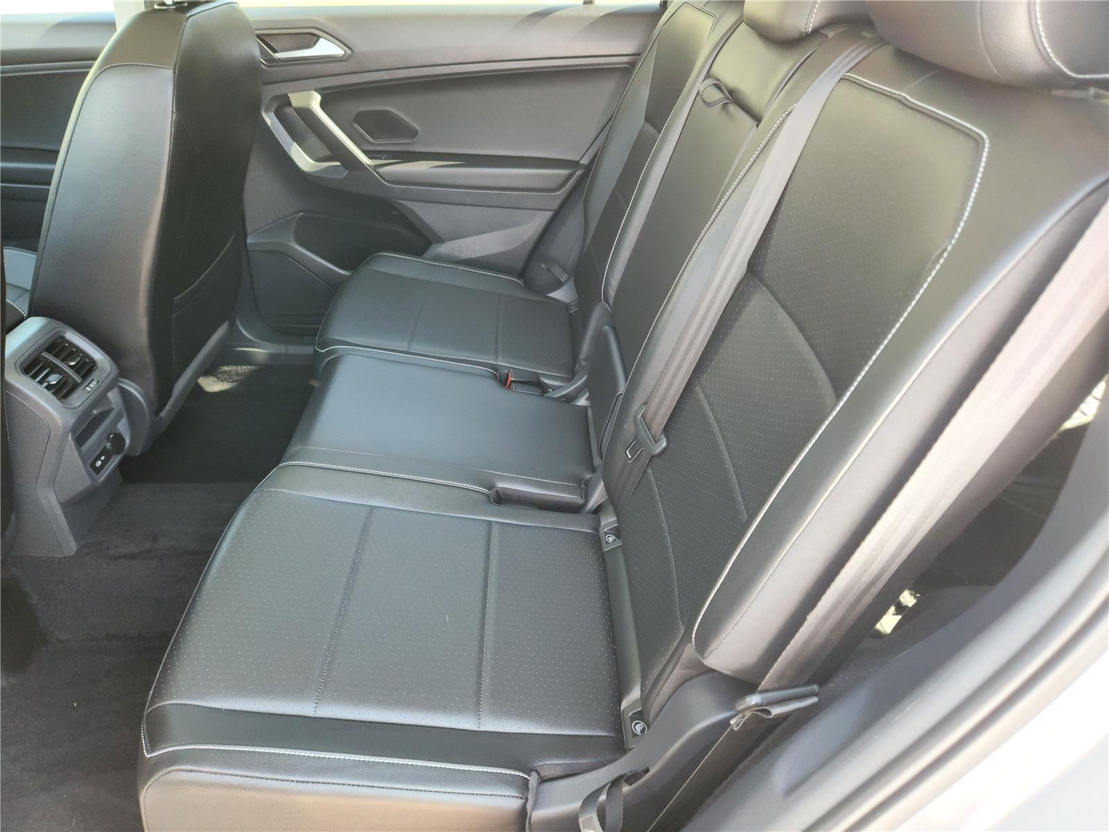 2021 Volkswagen Tiguan SE photo 7