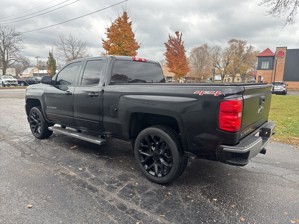 2017 Chevrolet Silverado 1500 LT photo 4