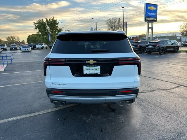 2025 Chevrolet Traverse photo 3