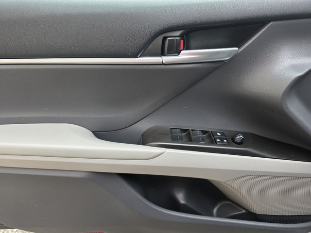 2023 Toyota Camry Hybrid LE photo 8