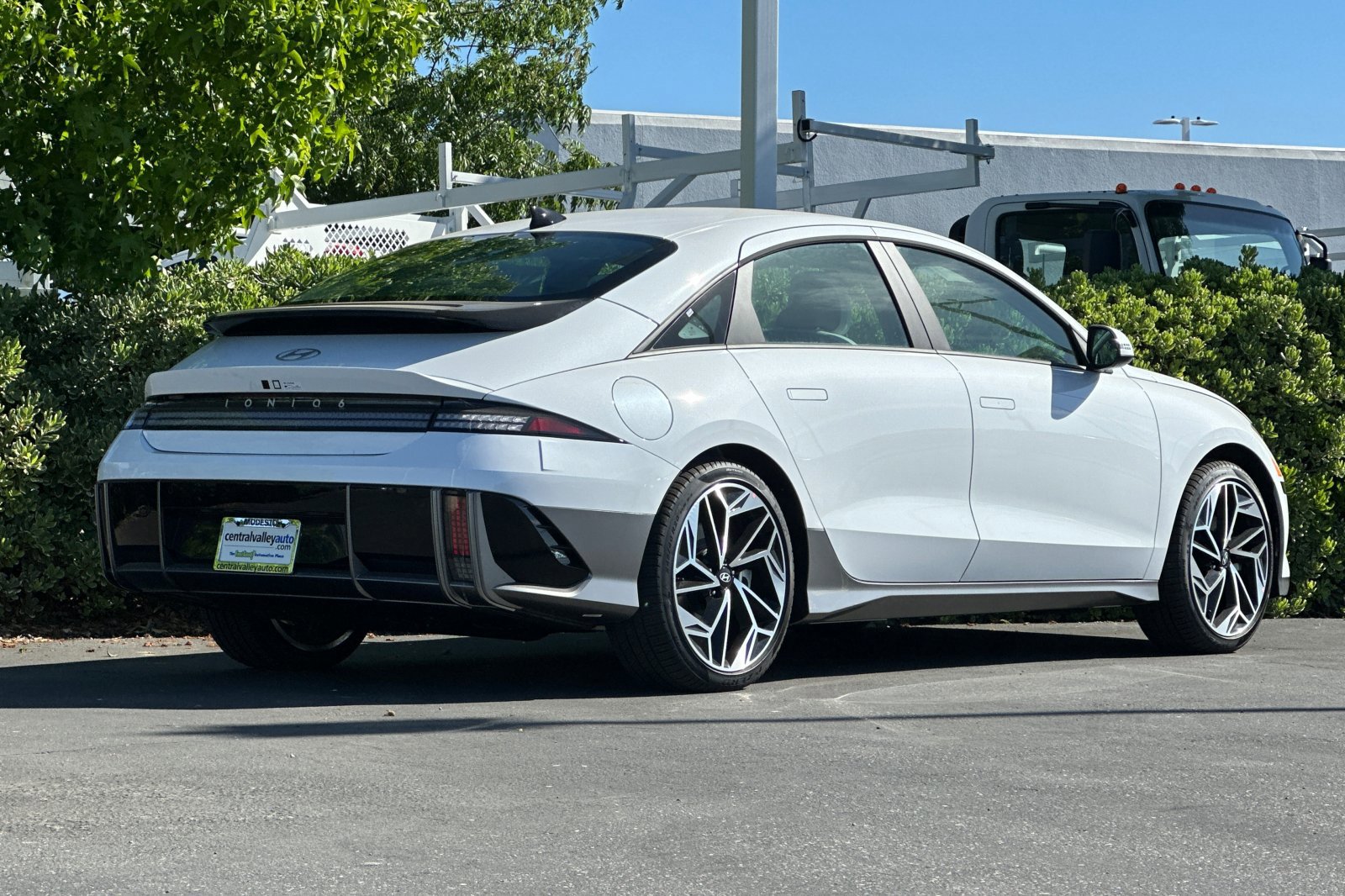 2025 Hyundai Ioniq 6 SEL photo 4