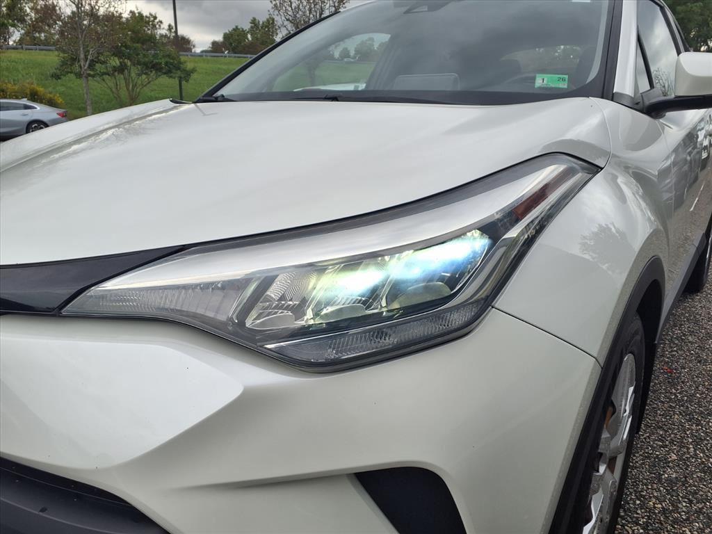 2021 Toyota C-HR LE photo 3